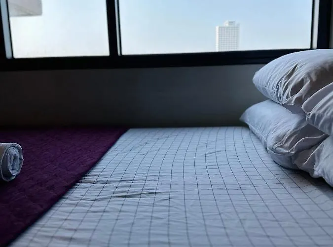 Hotel Edward's Bed 2